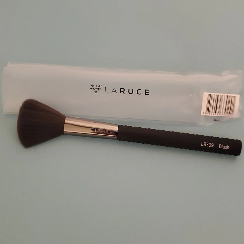 Brand New Laruce Blush brush